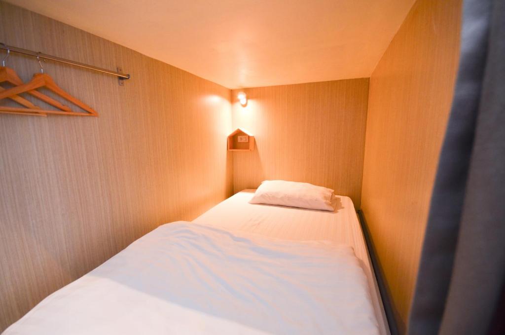 Номер (Кровать в общем 8-местном номере для мужчин и женщин), Good Day Hostel
