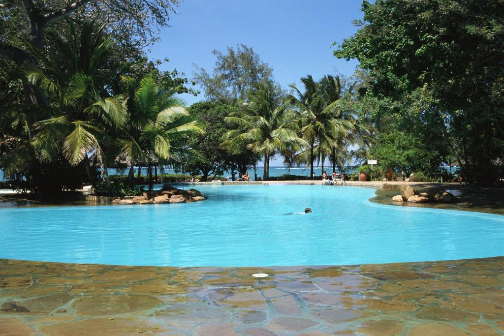 Papillon Lagoon Reef Hotel - Tap to explore photos