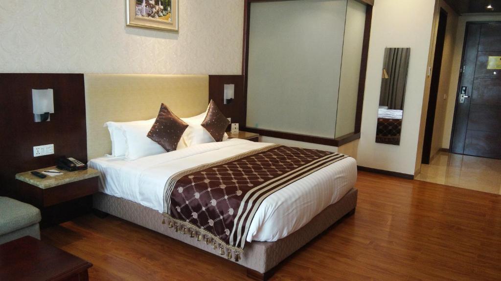 Двухместный (Двухместный номер Делюкс с 1 кроватью), Clarion Inn Jaipur