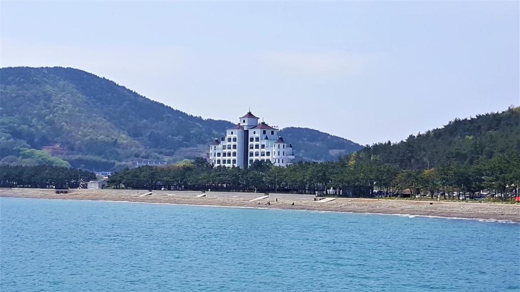 Namhae Beach Hotel photo 1
