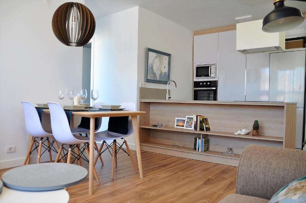 Apartamento en la Rambla con piscina photo 3