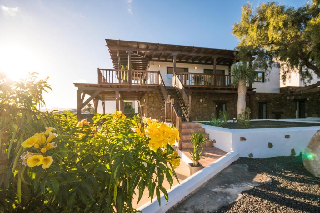 Villa Alcalde photo 1
