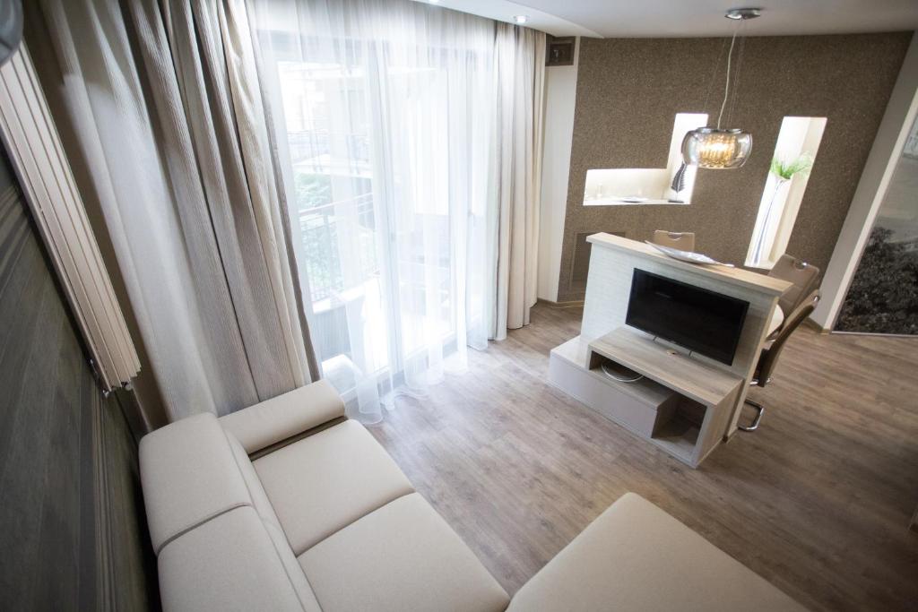 All Seasons Apartment photo 1
