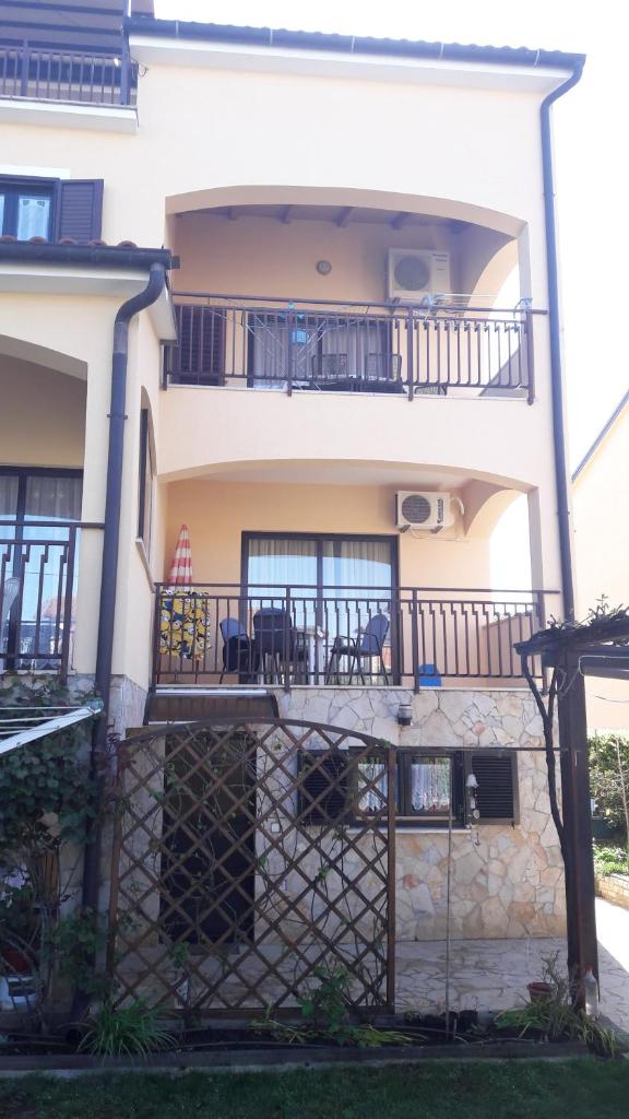 Apartments Mirela photo 2