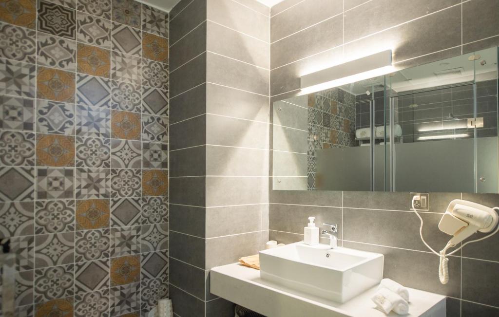 Двухместный (Номер «45°» с кроватью размера «queen-size» (без окна)), Qilou Huanke Boutique Hotel