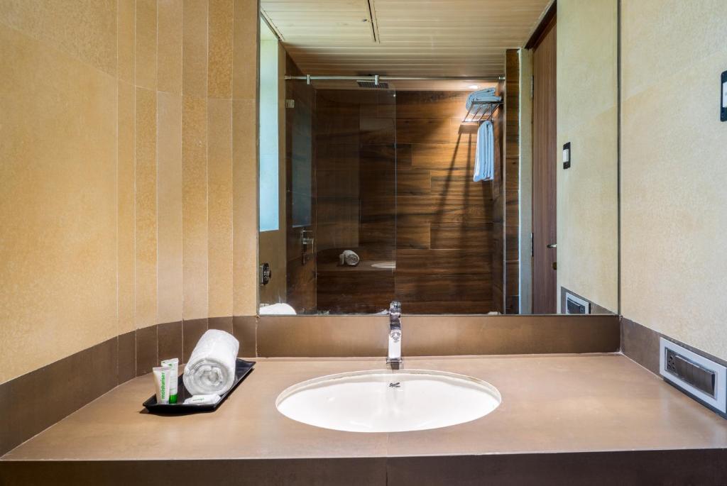 Двухместный ([Sanitized] Standard Double or Twin Room), Treebo Olive Nest
