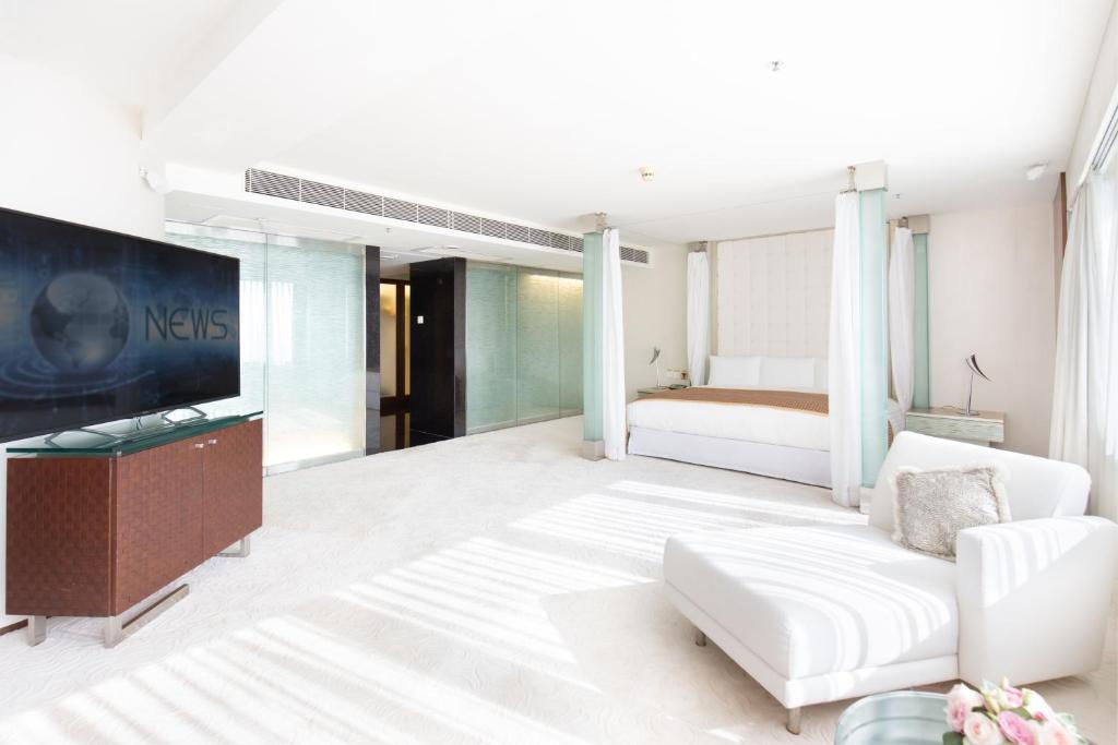Regal Airport Hotel photo 1