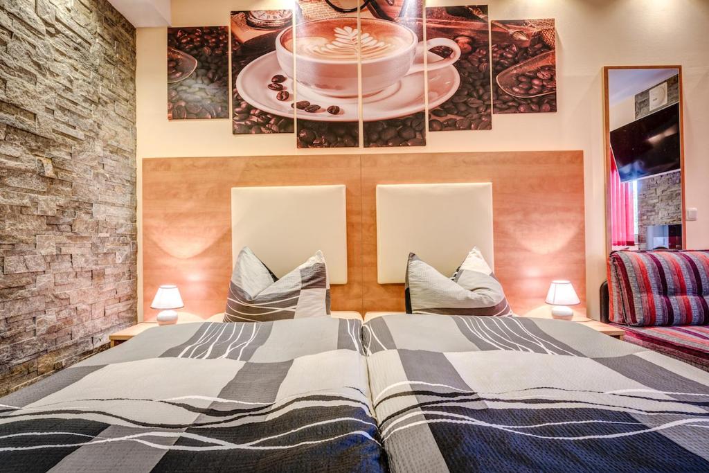 Cafe Hoyer Pension und Appartements photo 4