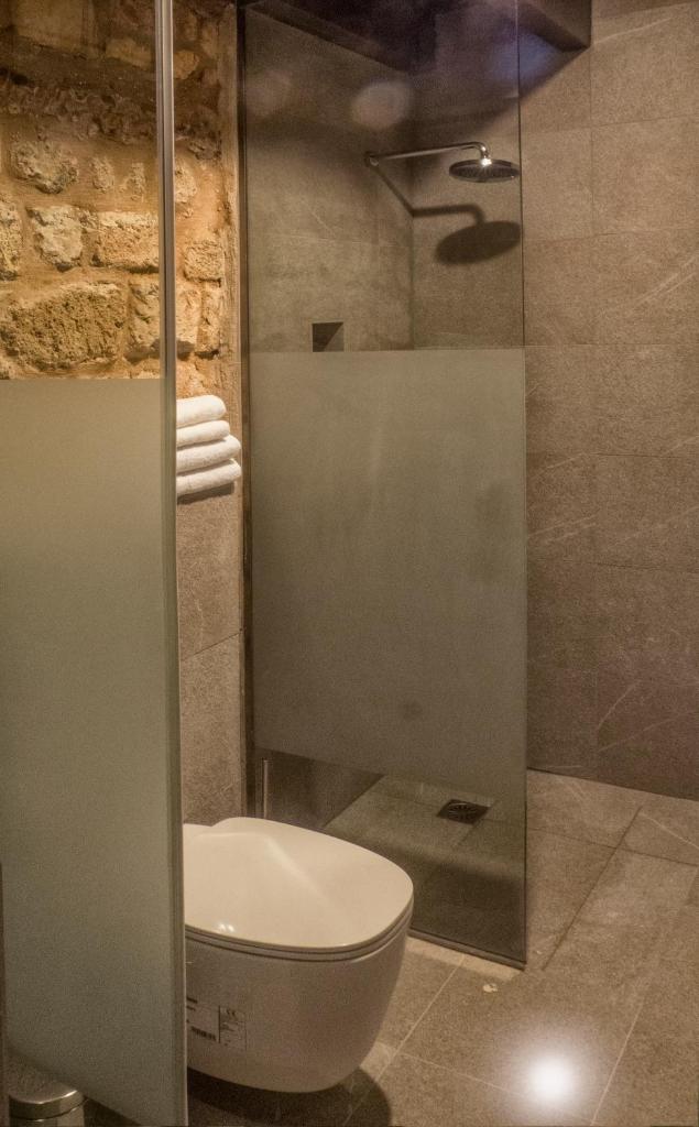 Двухместный (Двухместный номер Делюкс с 1 кроватью и балконом), Trinity Boutique Hotel