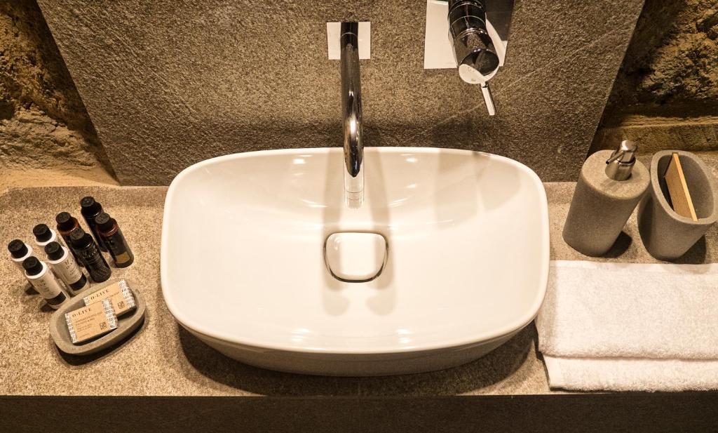Двухместный (Двухместный номер Делюкс с 1 кроватью и балконом), Trinity Boutique Hotel