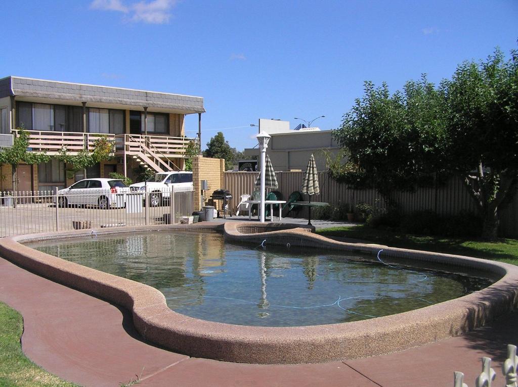 Belltower Motor Inn photo 3