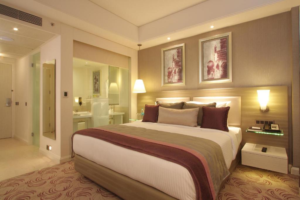 Двухместный (Улучшенный двухместный номер с 1 кроватью), Radisson Hyderabad Hitec City