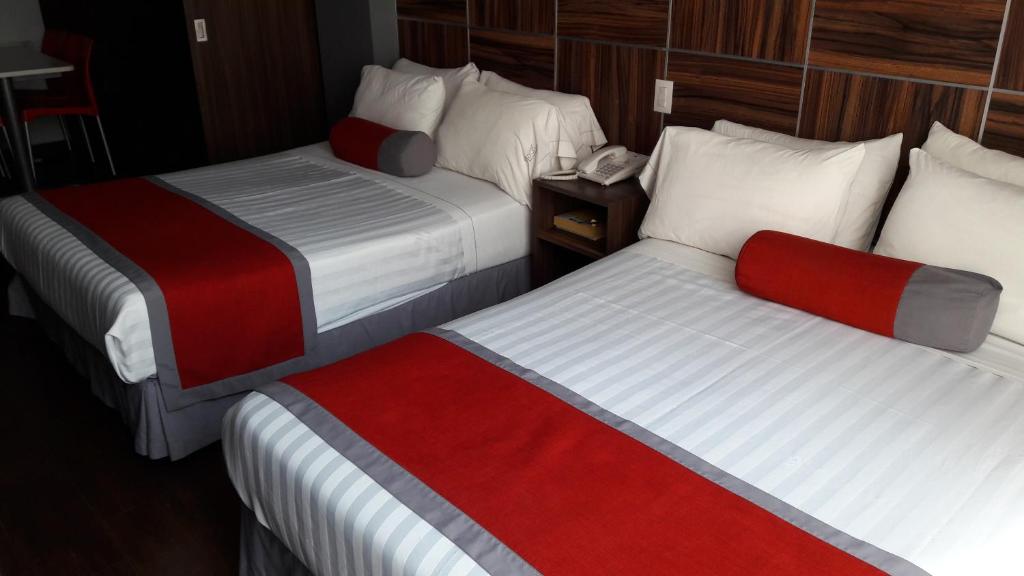 Сьюит (Стандартный двухместный люкс с 2 двуспальными кроватями), Hotel Block Suites