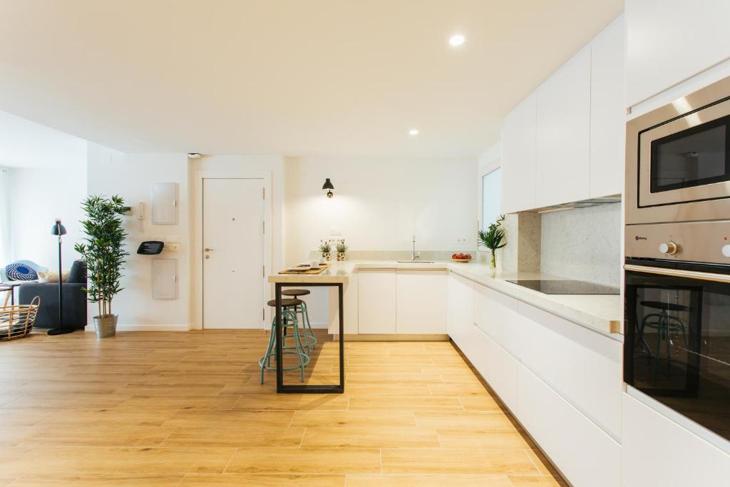 The Lucky Flats - Liorna photo 2