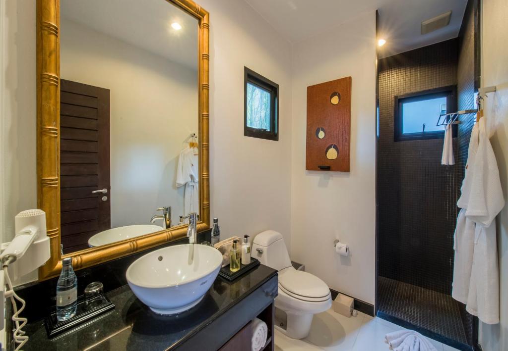 Вилла (Семейная вилла с 2 спальнями и собственным бассейном), The Bell Pool Villa Resort Phuket
