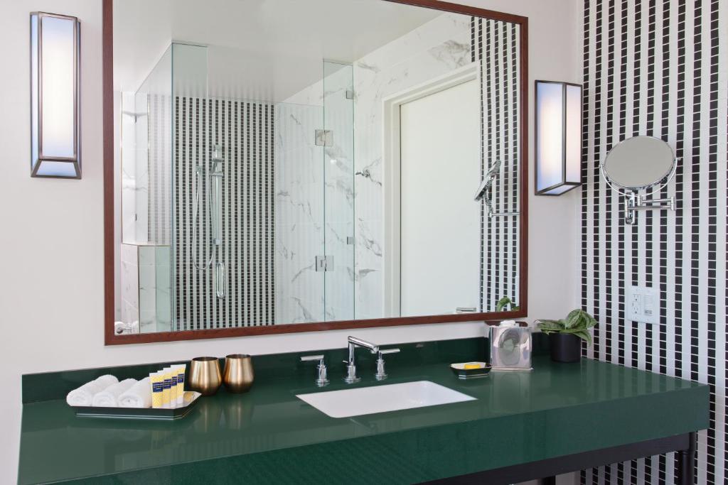Hotel Indigo - Los Angeles Downtown, an IHG Hotel photo 3