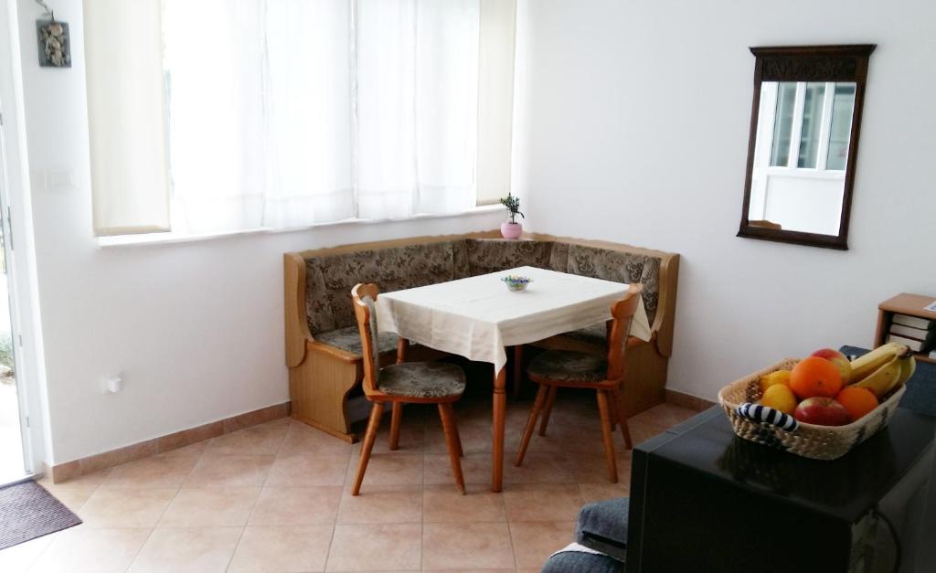 Studio Apartman Kaćunić - Tap to explore photos