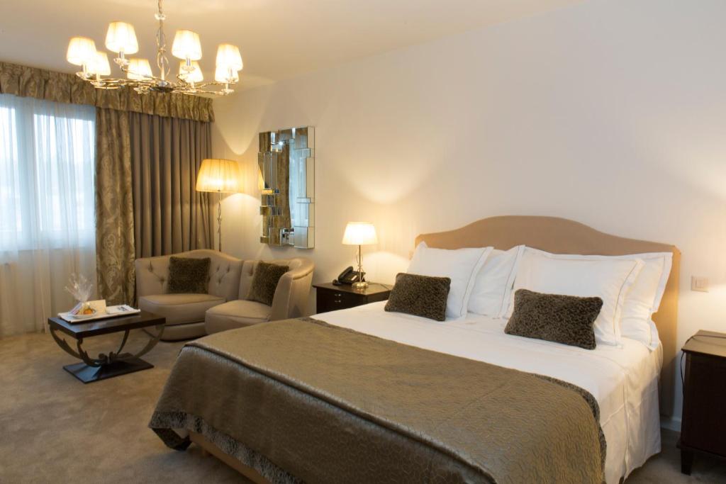 Двухместный (Улучшенный двухместный номер с 1 кроватью), Hotel Adriatica