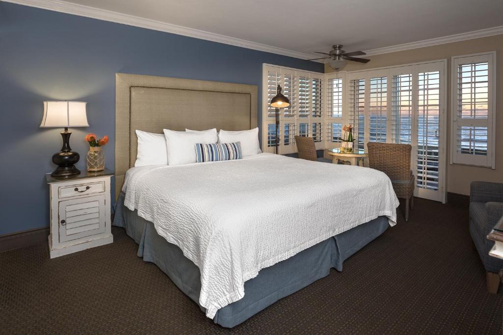 Sand Pebbles Inn photo 4