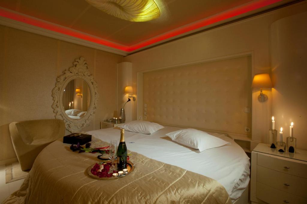 The Crystal Blue Hotel Room Type - King Room with Spa Bath