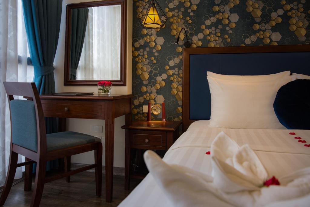 Holiday Emerald Hotel 