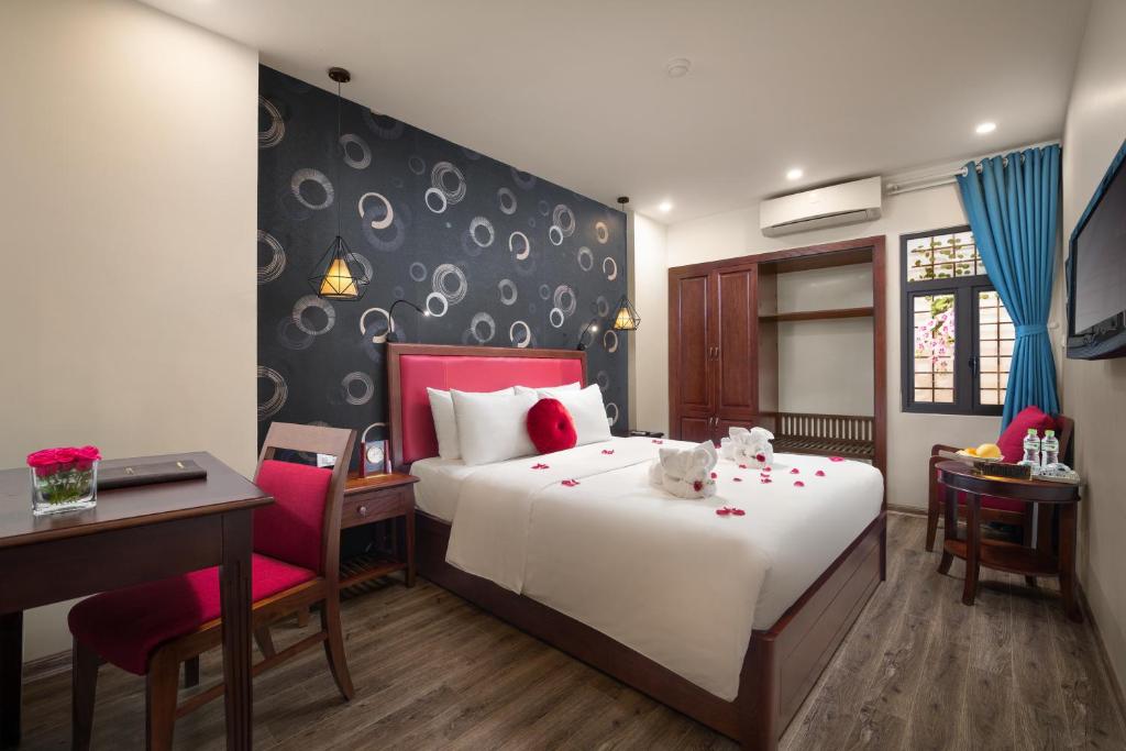 Holiday Emerald Hotel 