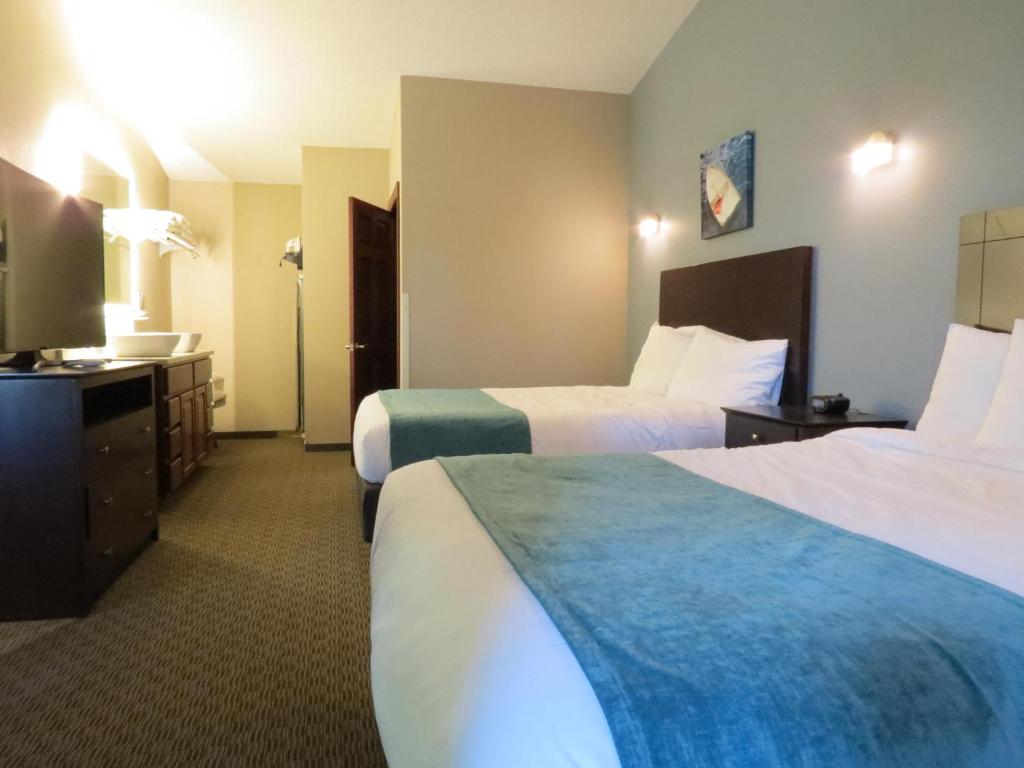Edgewater Hotel and Suites photo 4