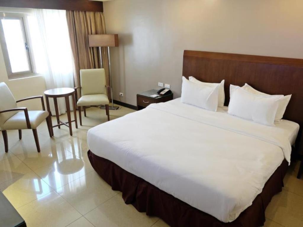 Mandarin Plaza Hotel photo 2
