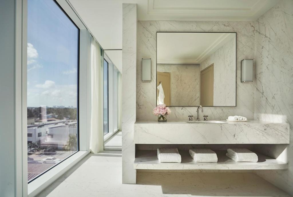 Двухместный (Номер «Cерфинг-клуб» c кроватью размера «king-size»), Four Seasons Hotel at The Surf Club