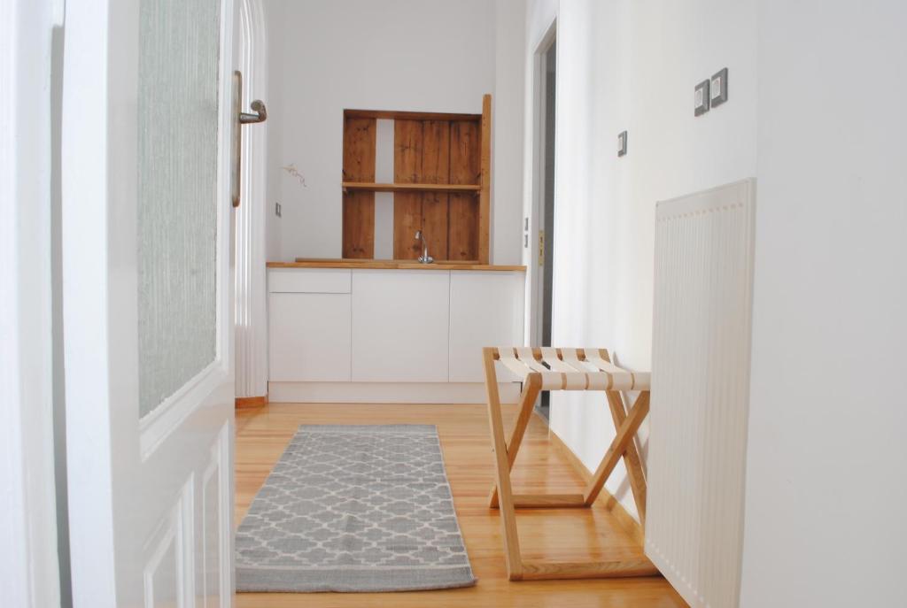 Семейный (Апартаменты с 1 спальней и видом на улицу), Athens Residence Apartments
