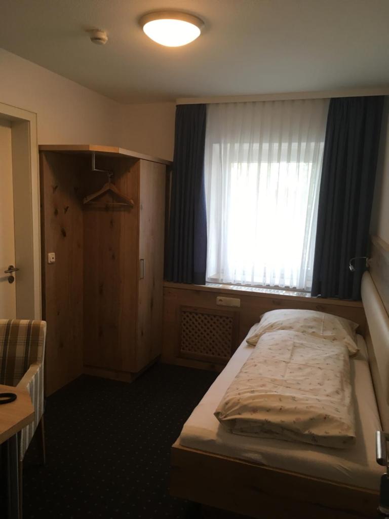 Hotel Neuenburger Hof photo 3