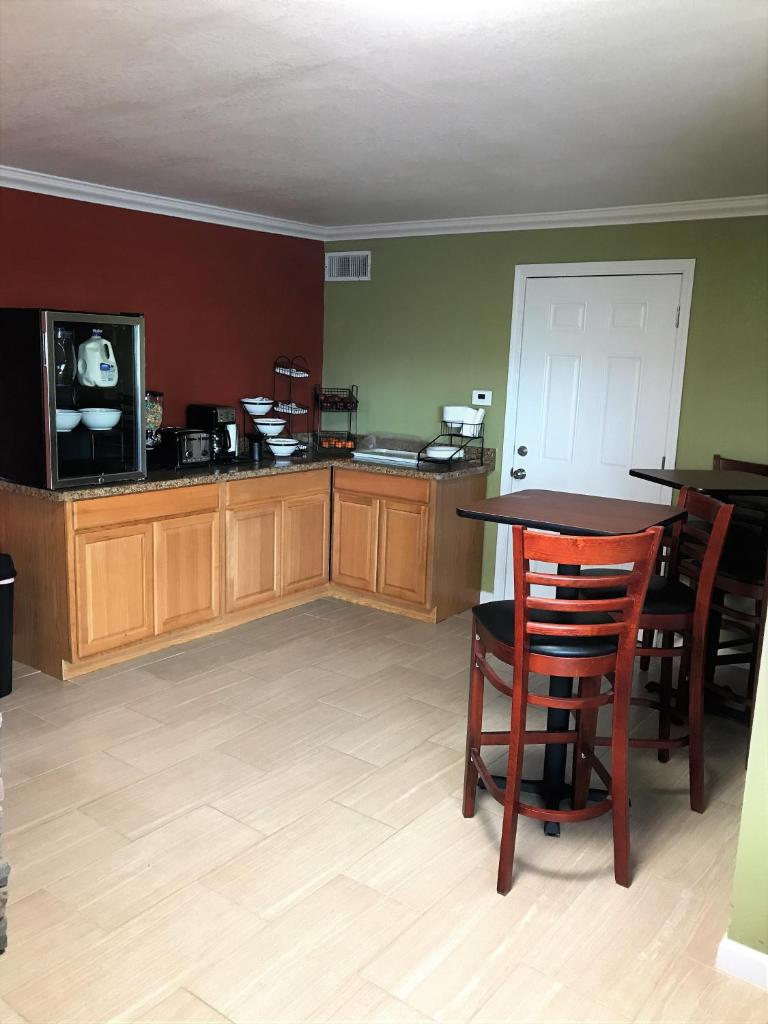Budget Inn photo 1
