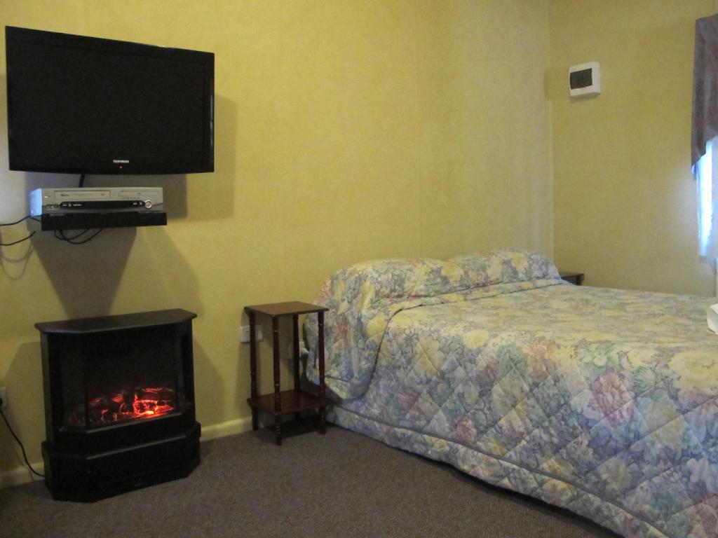Cedar Lodge Cabins photo 2