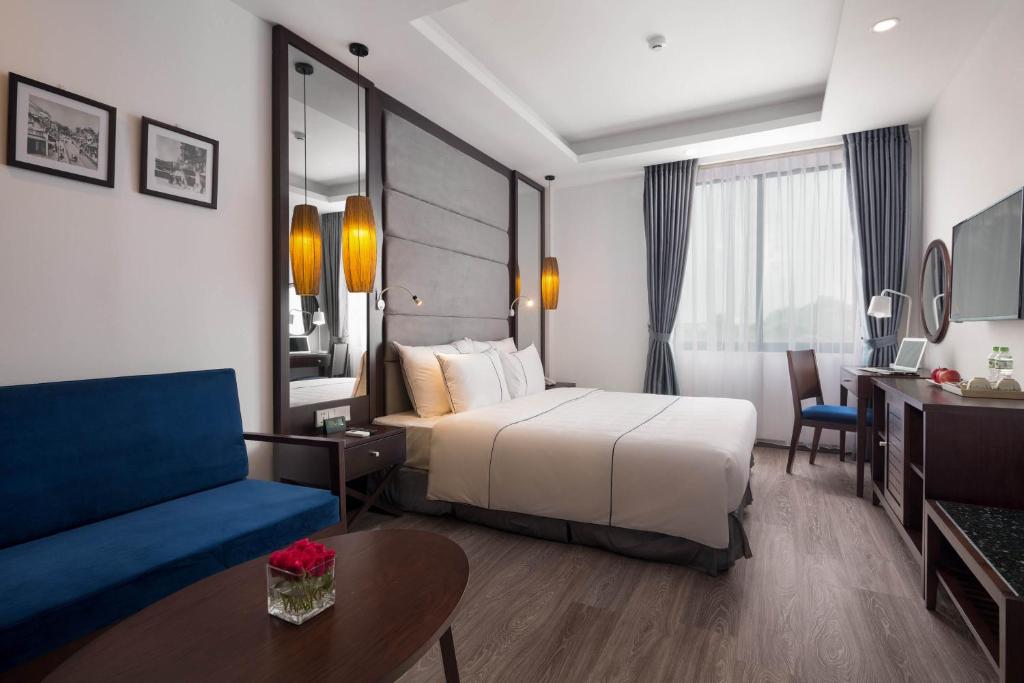 Сьюит (Полулюкс с видом на город), Bonsella Hotel