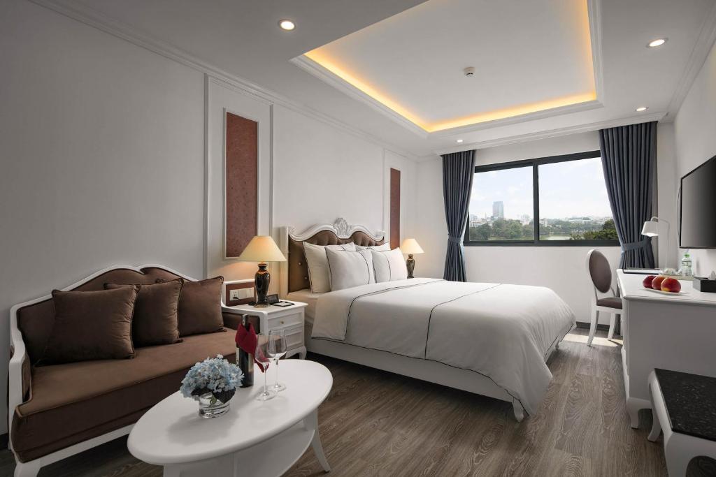 Сьюит (Представительский люкс с видом на город), Bonsella Hotel