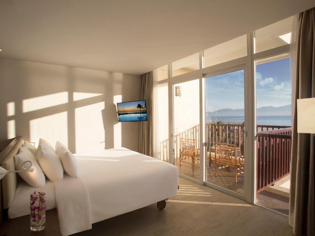 Сьюит (Premium Suite with Balcony - Ocean View), Centara Sandy Beach Resort Danang
