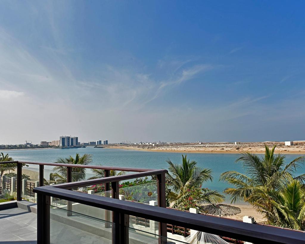 Вилла (Вилла с 4 спальнями и бассейном, вид на море), Курортный отель Jannah Resort & Villas Ras El Khaimah