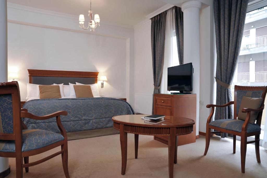 Сьюит (Полулюкс с гидромассажной ванной и отдельным балконом), Athens Atrium Hotel & Jacuzzi Suites