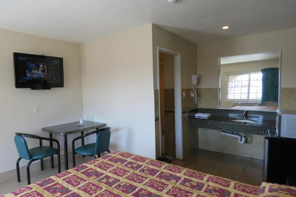 Двухместный (Номер с кроватью размера «queen-size» - Для курящих), Florentina Motel - Los Angeles