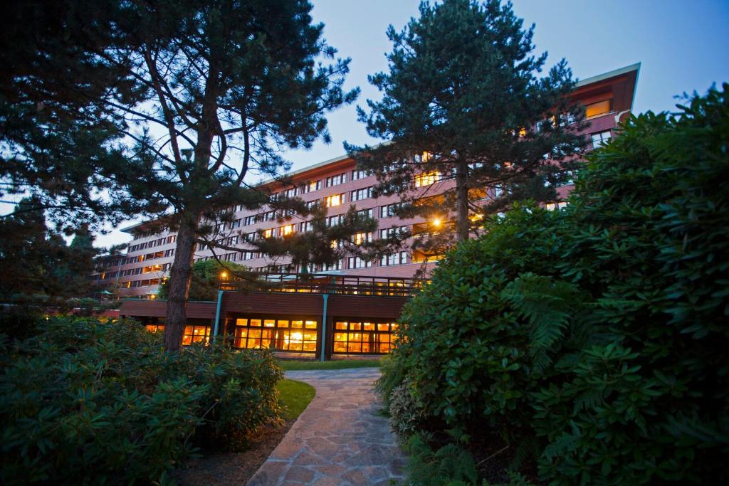 Disney Sequoia Lodge photo 1