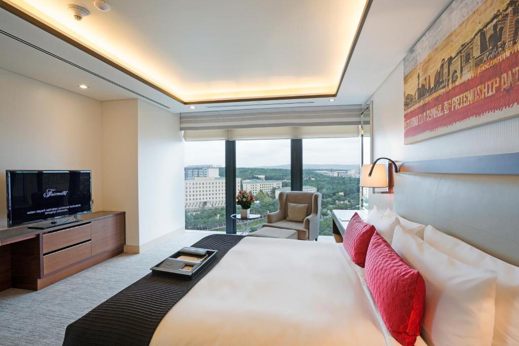 Сьюит (Люкс «Фэйрмонт Голд» с 1 спальней и видом на город), Отель Fairmont Baku