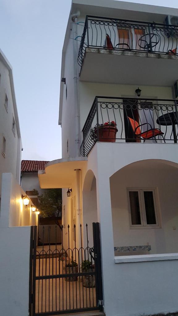 Двухместный (Двухместный номер Делюкс с 1 кроватью и балконом), Guest House Damjana