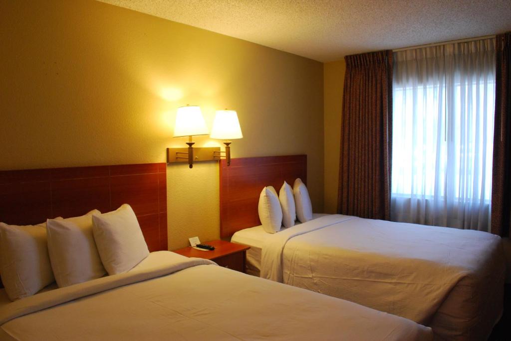 Двухместный (1 Double Bed, Mobility Accessible Room, Roll-In Shower, Non-Smoking), Days Inn by Wyndham Las Vegas Wild Wild West Gambling Hall
