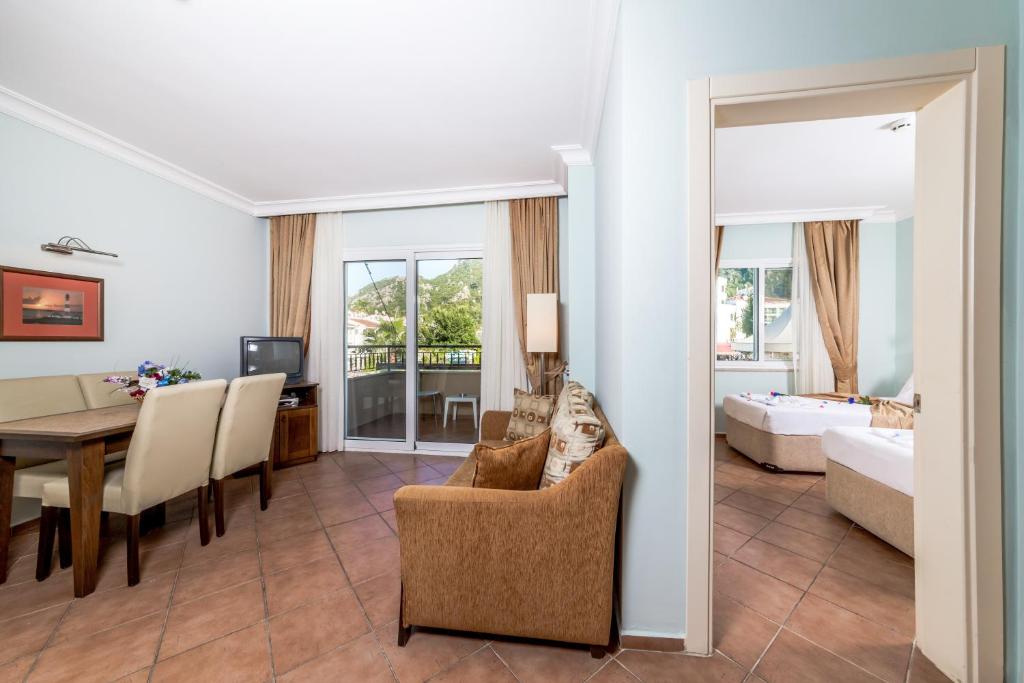 Lighthouse Apartments photo 1