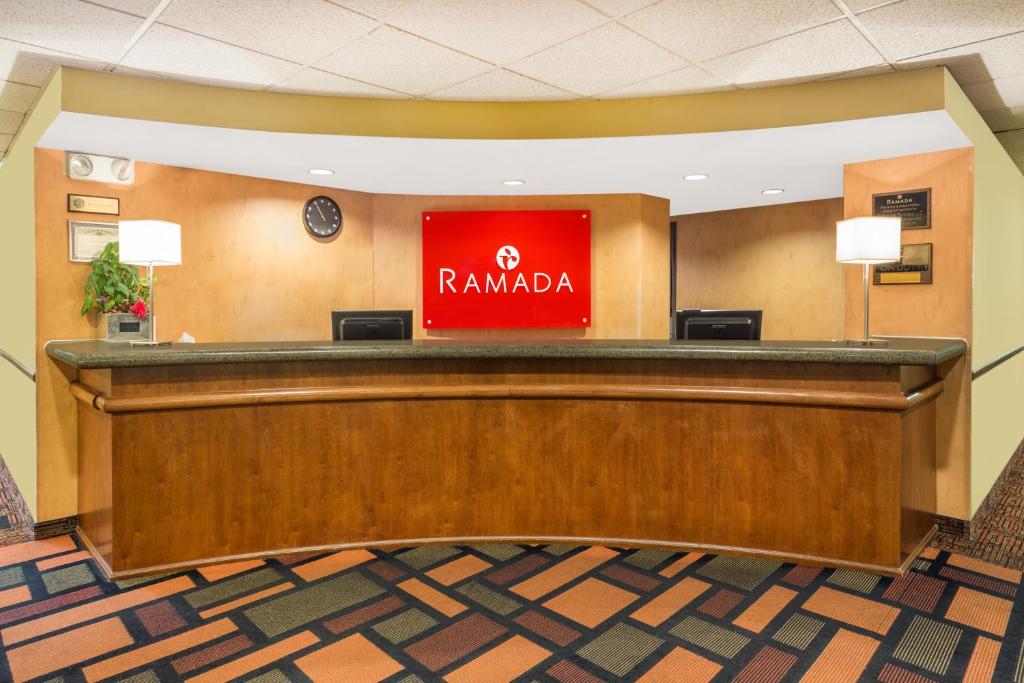 Ramada by Wyndham Kent Seattle Area photo 2