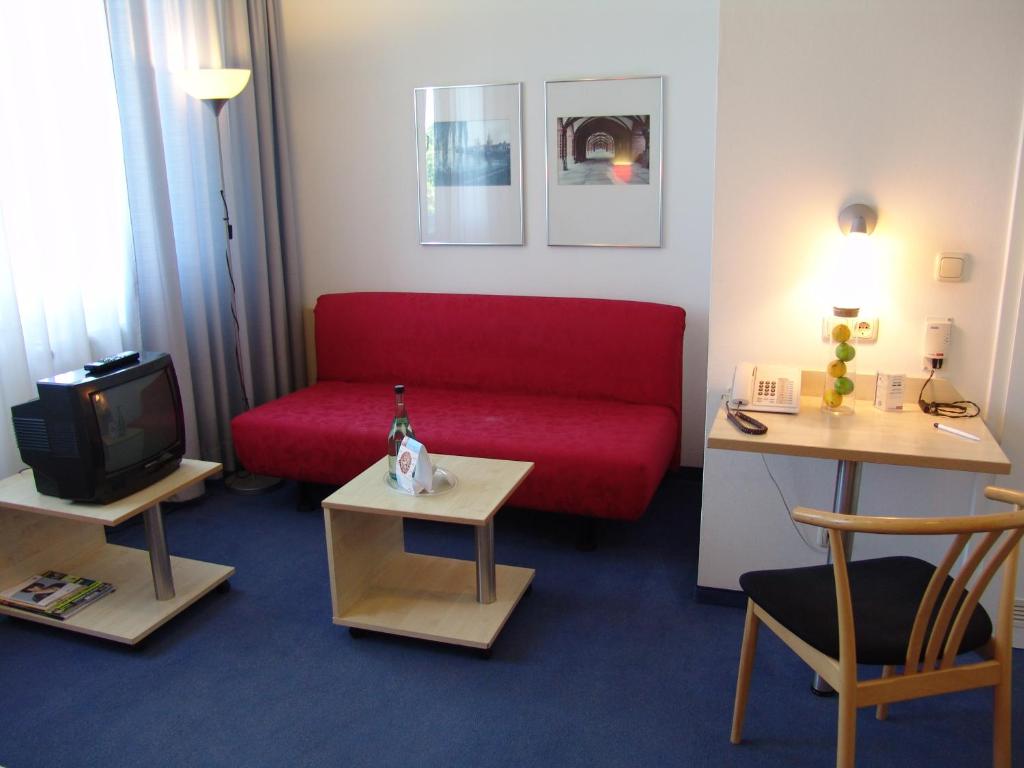 Трехместный (Двухместный номер с 1 диваном-кроватью), enjoy hotel Berlin City Messe