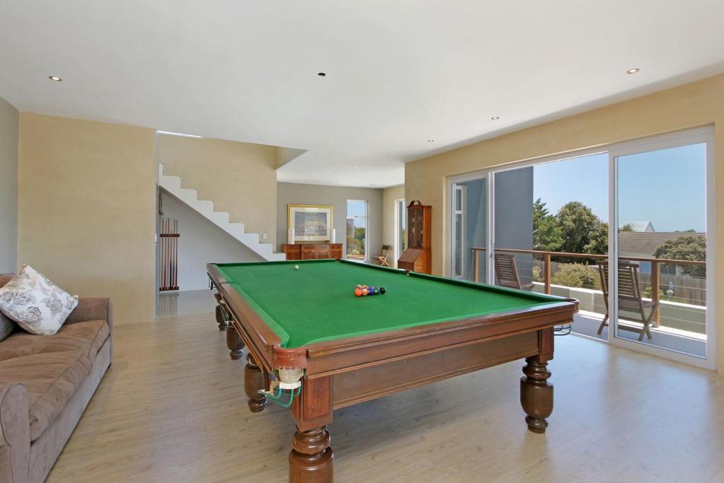 Greenways Drive Apartment photo 3