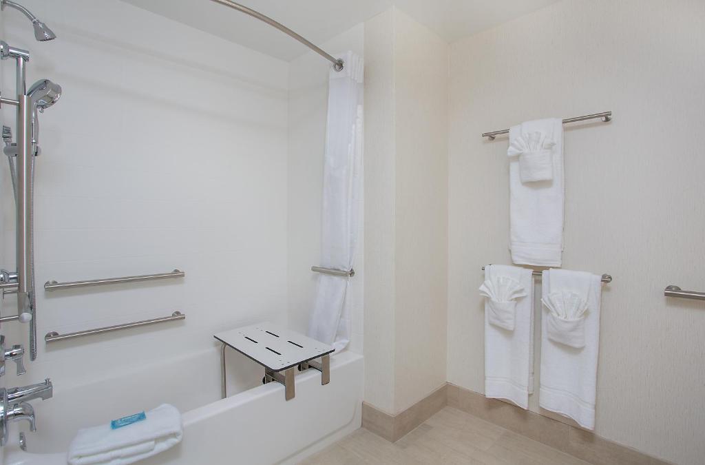 Holiday Inn Express & Suites Covington, an IHG Hotel photo 2