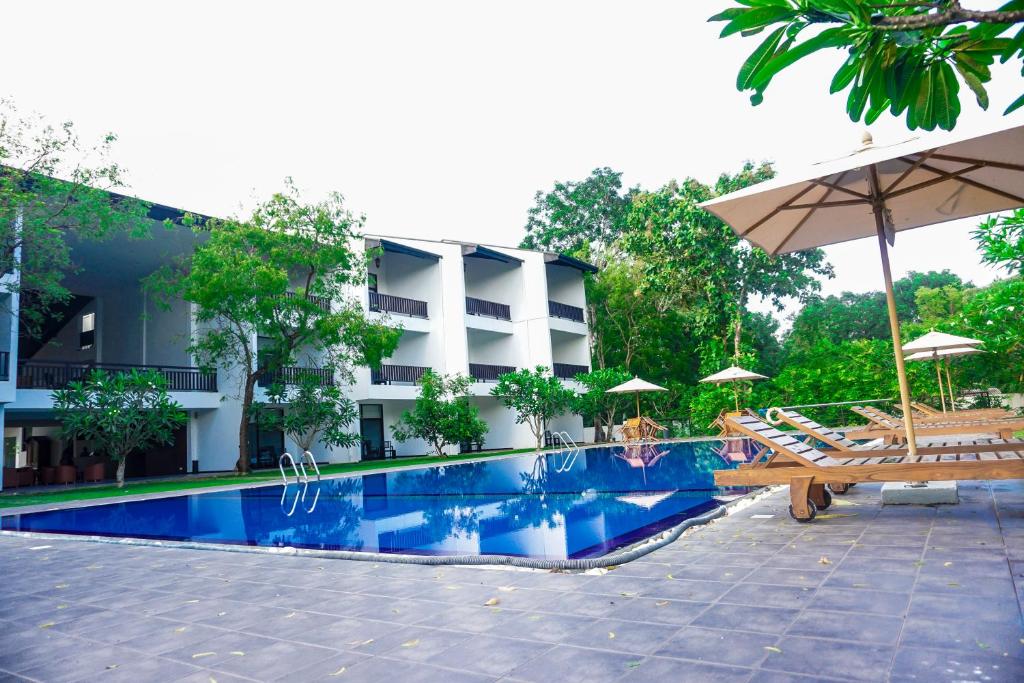 Grand Tamarind Lake photo 2