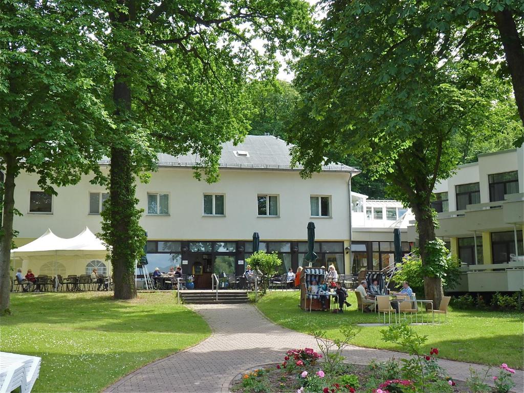 Двухместный (Double Room with Balcony or Terrace (2 Adults + 1 Child)), Seehotel Grunewald